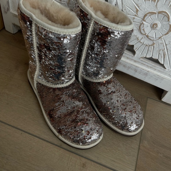 BRAND NEW UGG SEQUIN BOOTS - Picture 3 of 6